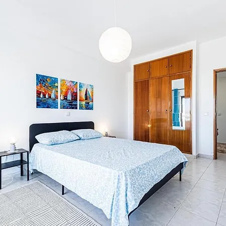 Front Row Sea View Flat * Porches (Algarve)